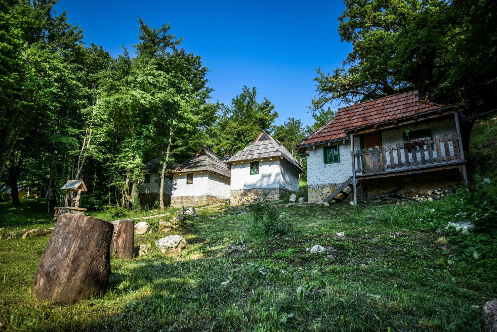 Camp Divlja Rijeka Hotel Hum Екстериор снимка
