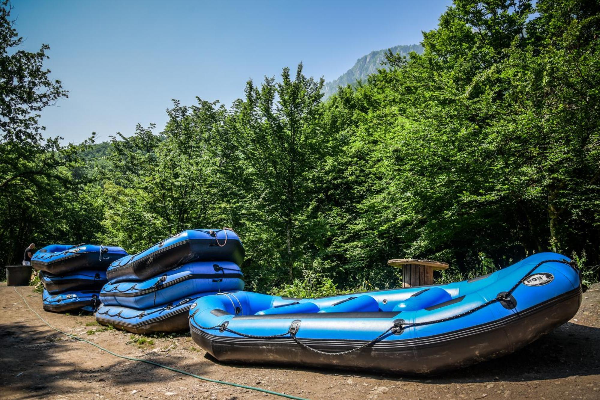 Camp Divlja Rijeka Hotel Hum Екстериор снимка