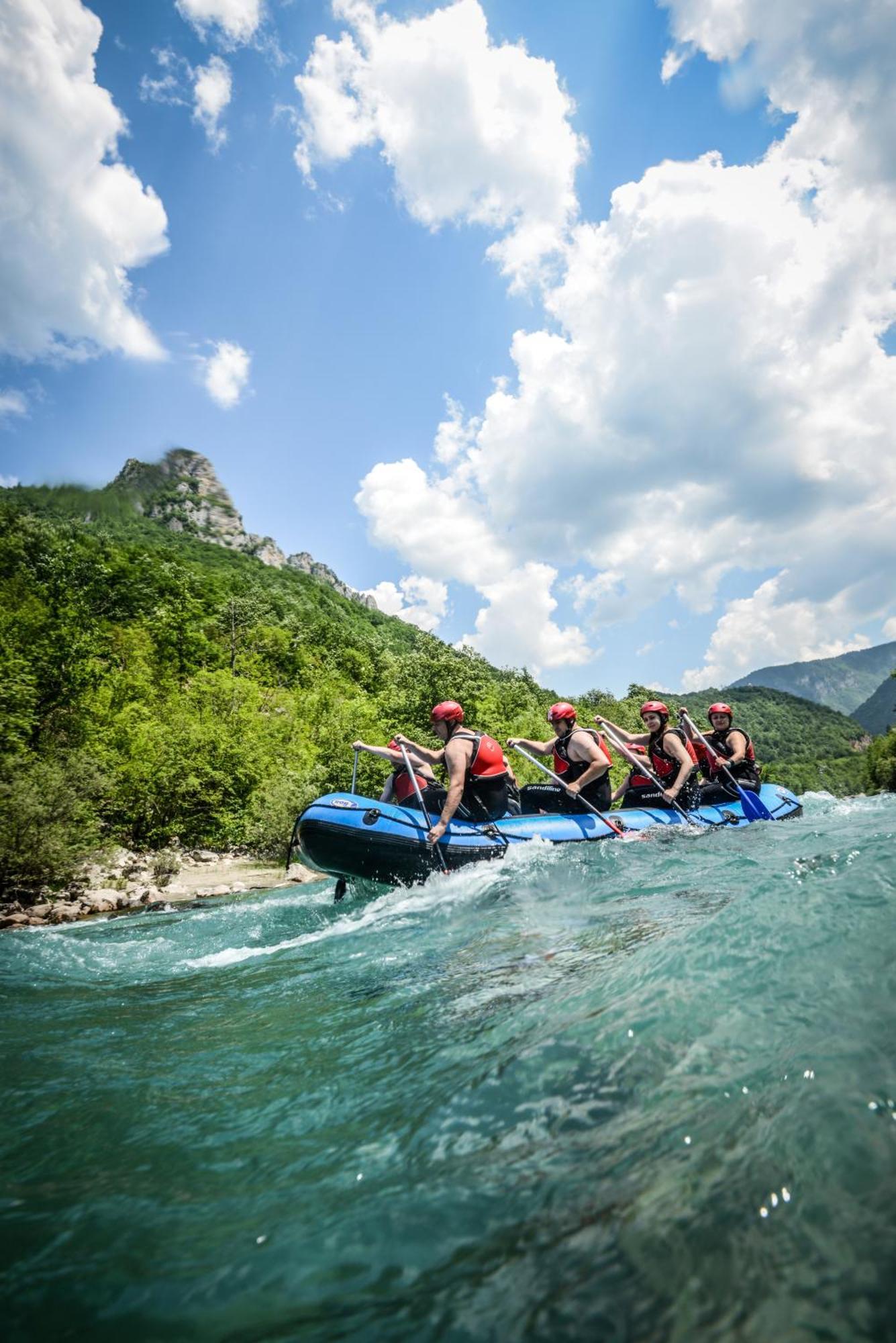 Camp Divlja Rijeka Hotel Hum Екстериор снимка