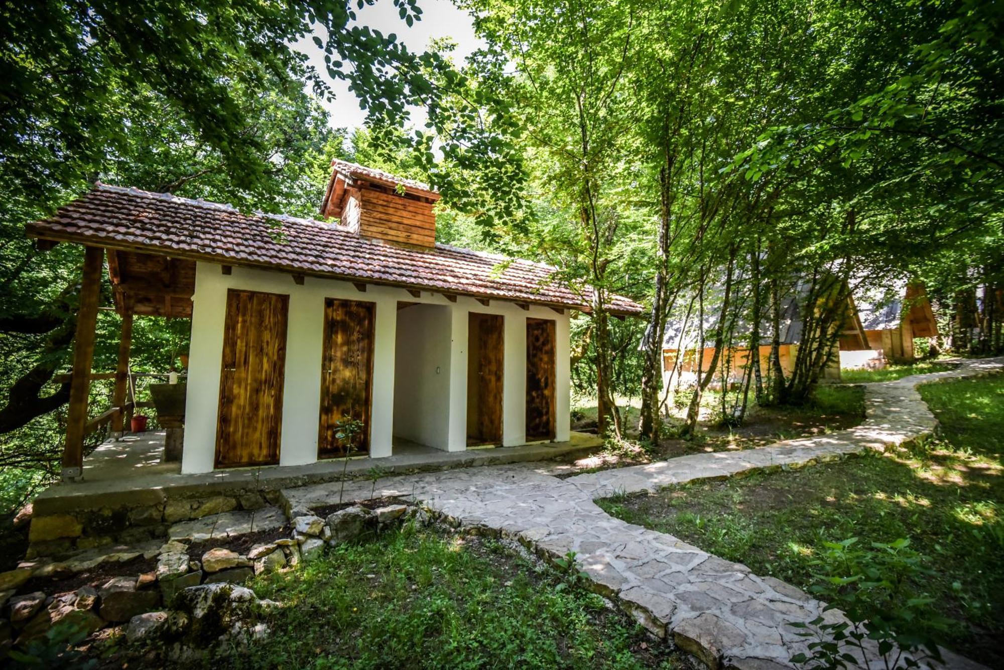 Camp Divlja Rijeka Hotel Hum Екстериор снимка