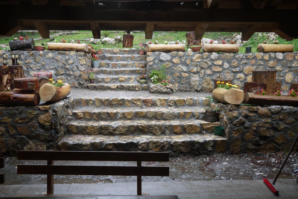 Camp Divlja Rijeka Hotel Hum Екстериор снимка