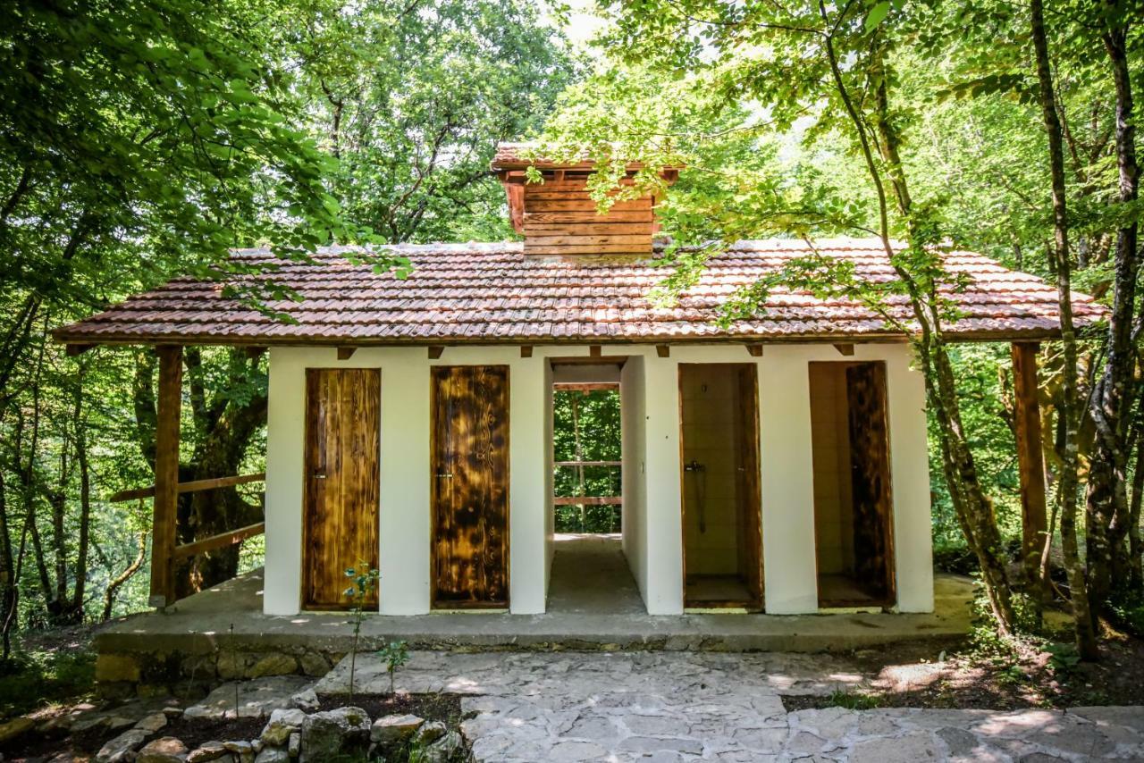 Camp Divlja Rijeka Hotel Hum Екстериор снимка